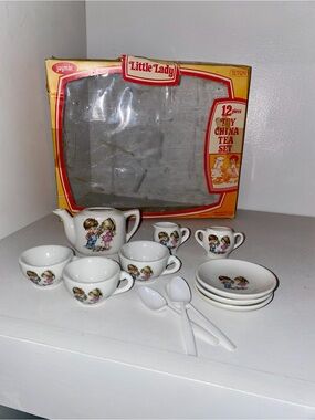 Vintage Jaymar "Little Lady" 12-Piece Toy China Tea Set – Made in Japan